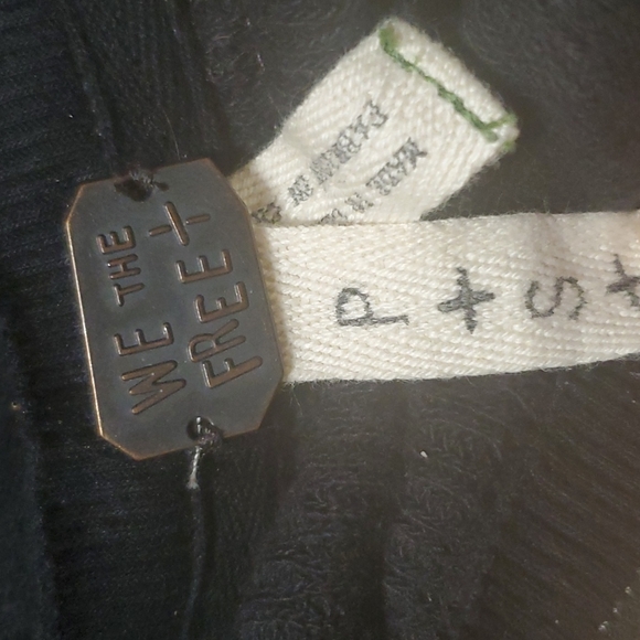 We the Free scoop neck black sweater size S - Picture 7 of 8